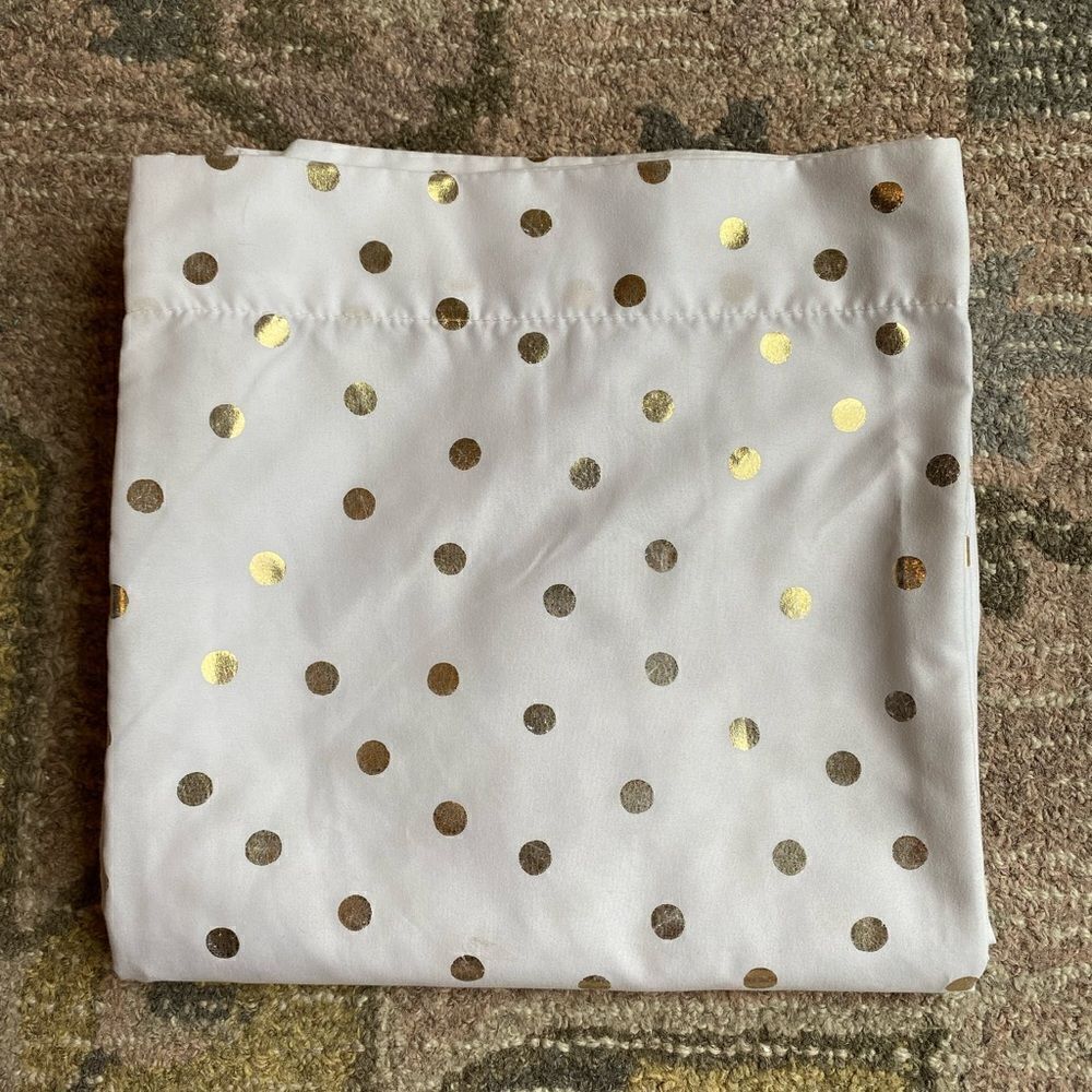 Room Essentials Dot Pillow Cases - Picture 2 of 9